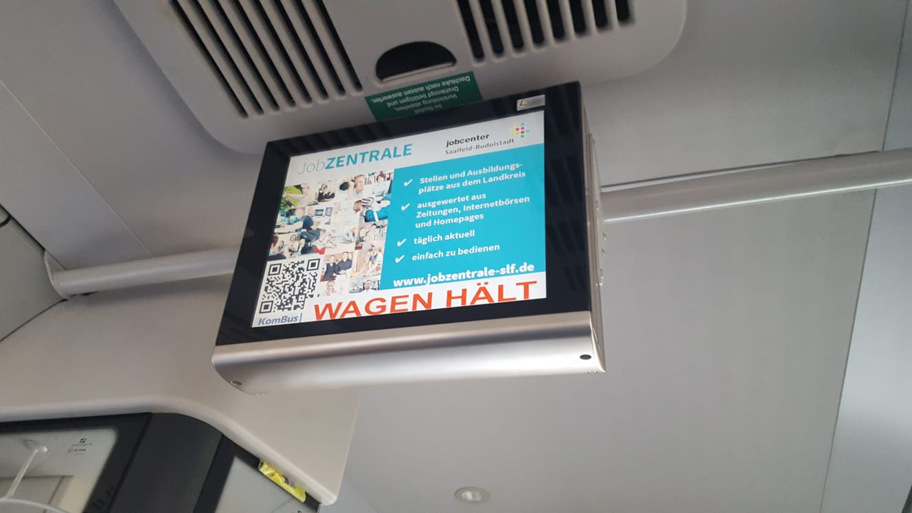 Sogar in öffentlichen Verkehrsmitteln wird Werbung für die JobZENTRALE gemacht, um den Service möglichst breit bekannt zu machen.