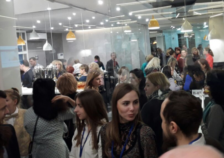 180 Gäste aus Hochschulen, Verwaltung, Politik, Schulen und Unternehmen besuchten die Eröffnung des IT-Office mit angeschlossener IT-Akademie und Sprachenschule im ukrainischen Poltawa.