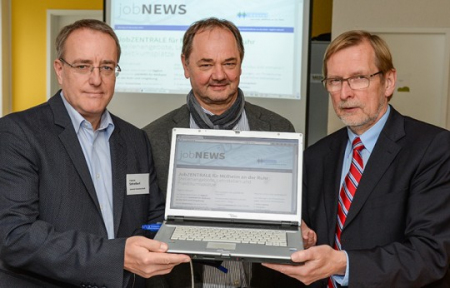 Vorstellung und Veröffentlichung des neuen Online Portals JobZENTRALE mit jobNEWS. v.r.n.l. Mülheims Sozialdezernent Ulrich Ernst, Klaus Konietzka (Leiter Sozialamt) sowie Friedrich Schreibert (Jobcenter Consulting GmbH). Foto: Stadt Mülheim, Walter Schernstein